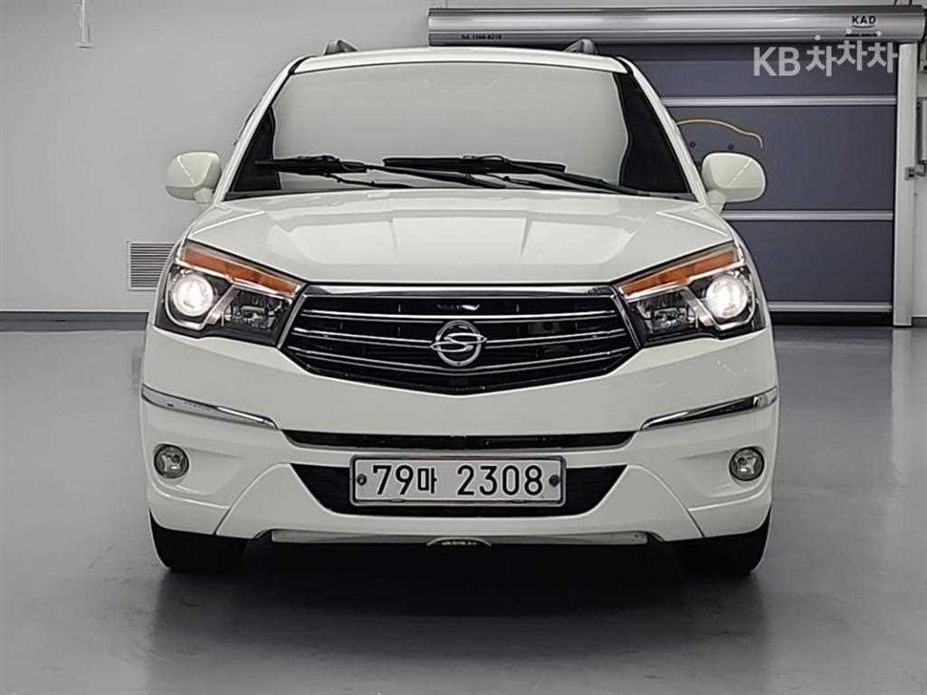 KGM 코란도 4WD GT 11인승 사진 2/18
