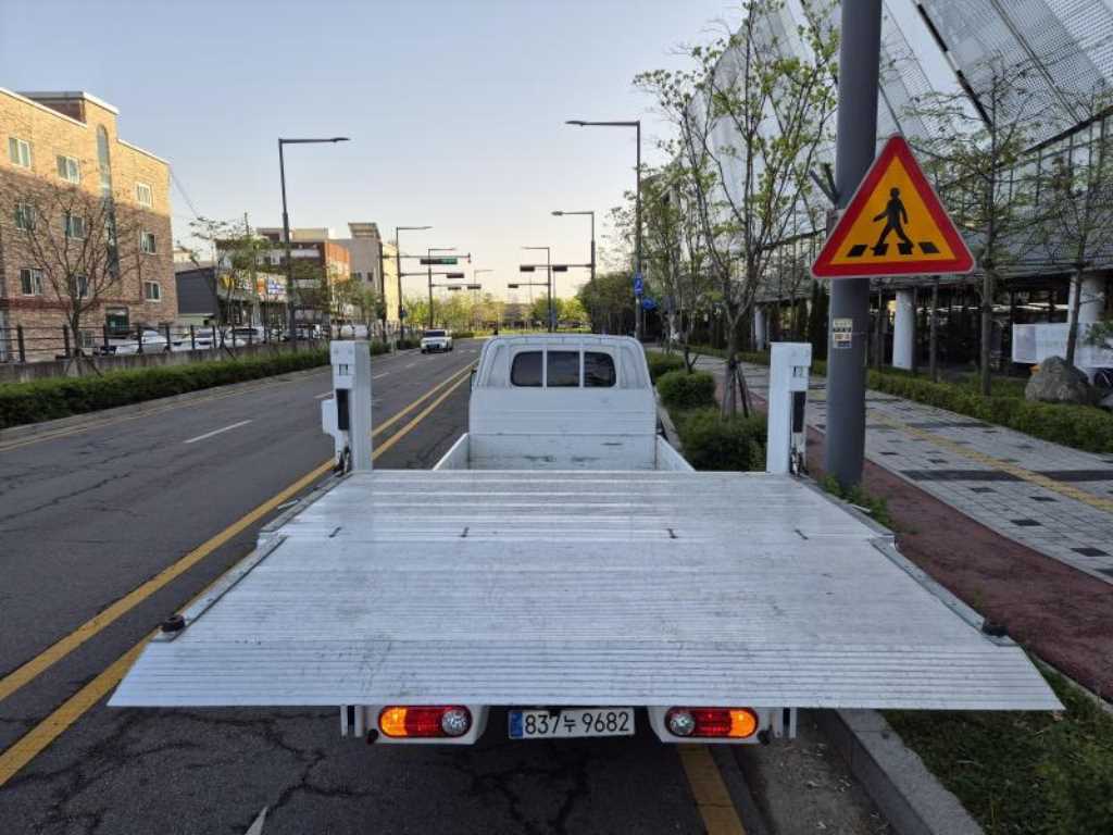 Hyundai Porter 1.0 Ton/ Long Body 8