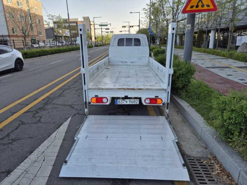 Hyundai Porter 1.0 Ton/ Long Body 6