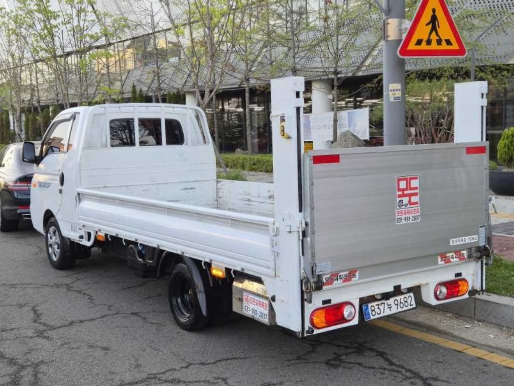 Hyundai Porter 1.0 Ton/ Long Body 5