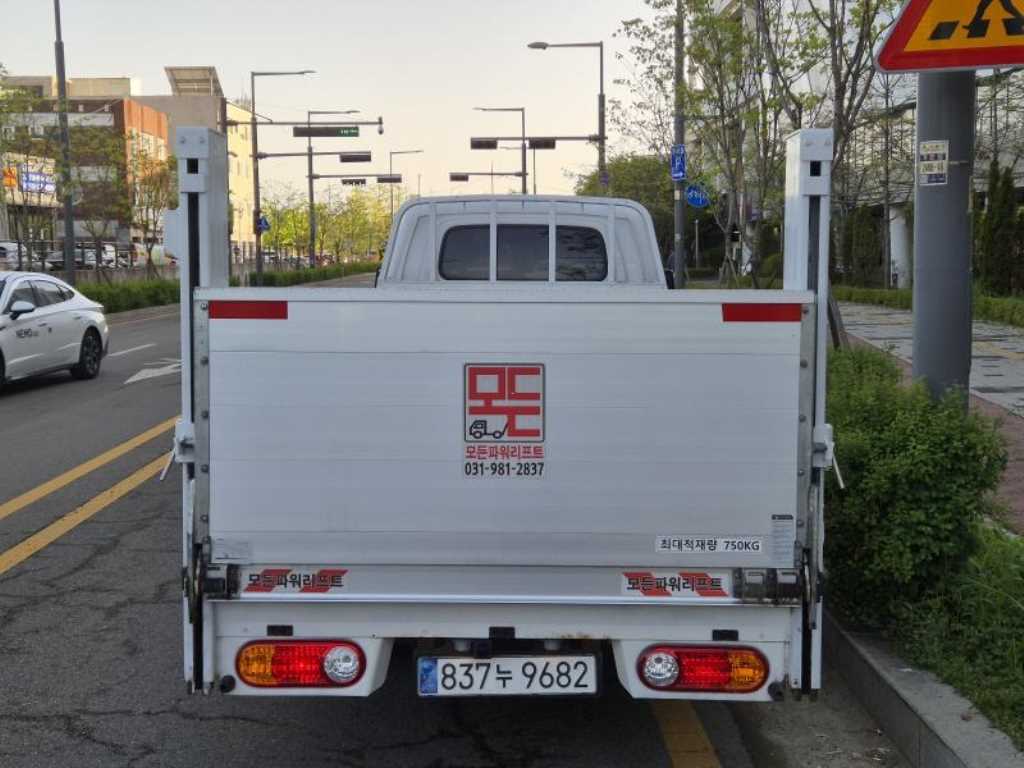 Hyundai Porter 1.0 Ton/ Long Body 4