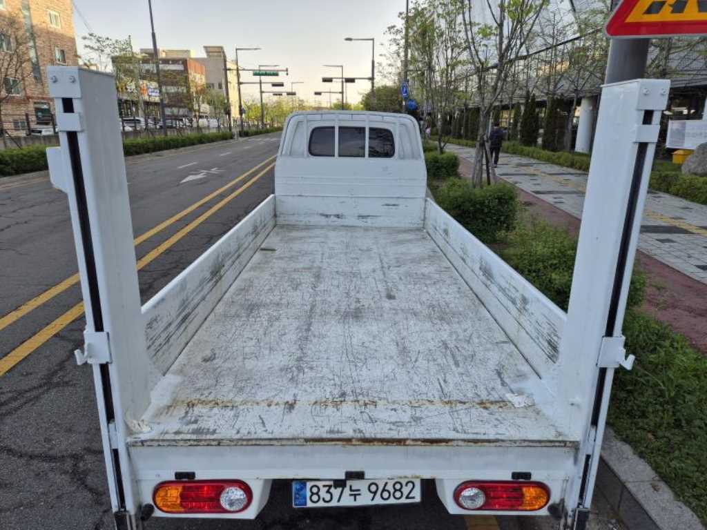 Hyundai Porter 1.0 Ton/ Long Body 7