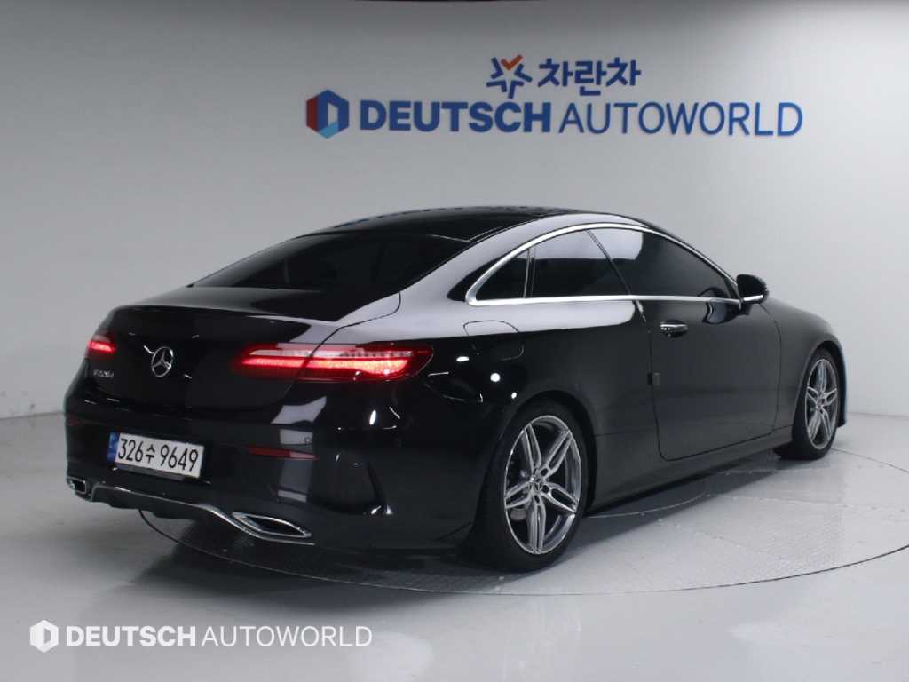 벤츠 E 클래스 E220d 쿠페 사진 2/20