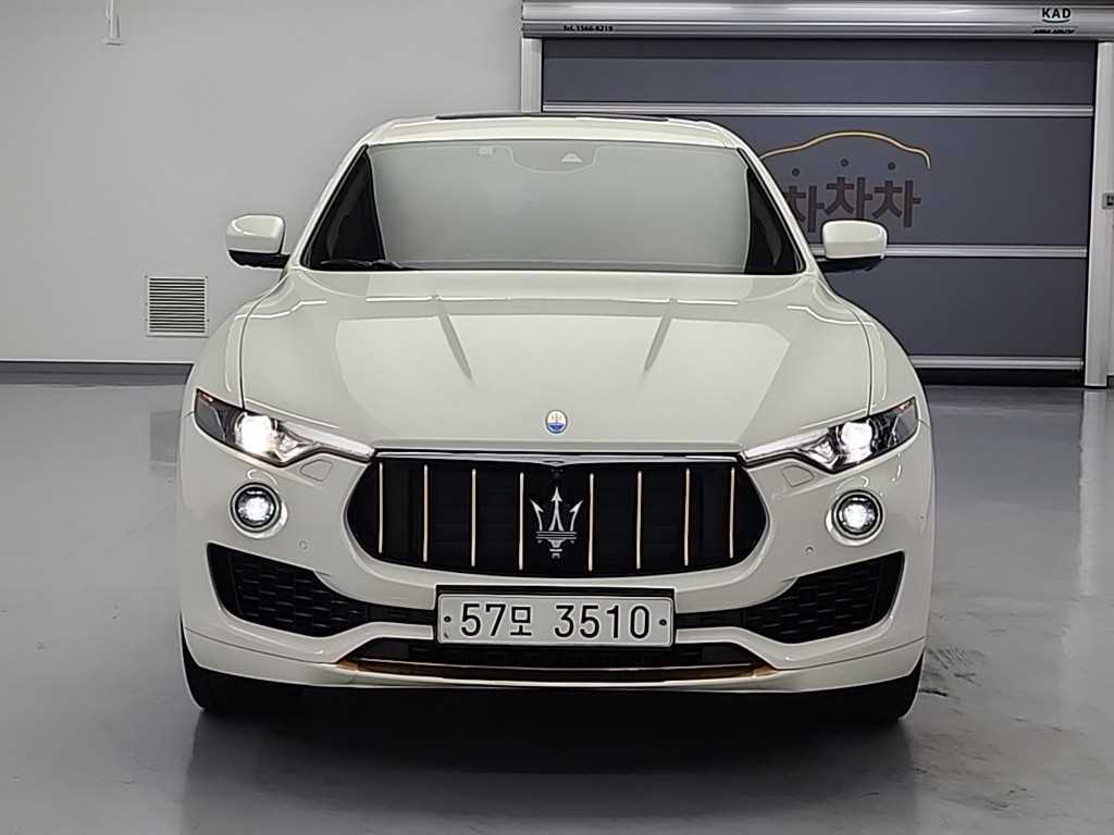 르반떼 3.0 AWD 스포츠 2017년식