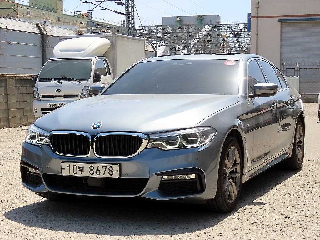 BMW 5시리즈 520d xDrive M 스포츠 사진 2/20