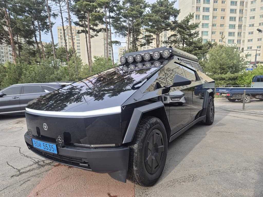 사이버트럭 AWD 2024년식