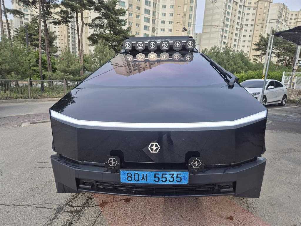 테슬라 사이버트럭 AWD 사진 2/18