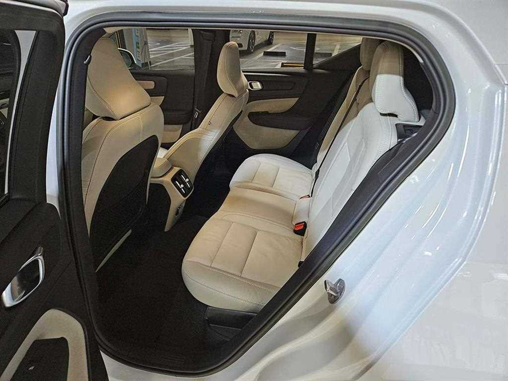 Volvo XC40 B4 AWD Ultimate Bright 8