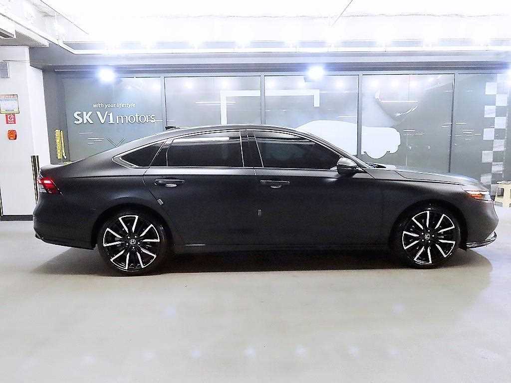 Honda Accord 2.0 Hybrid Touring — фото 3