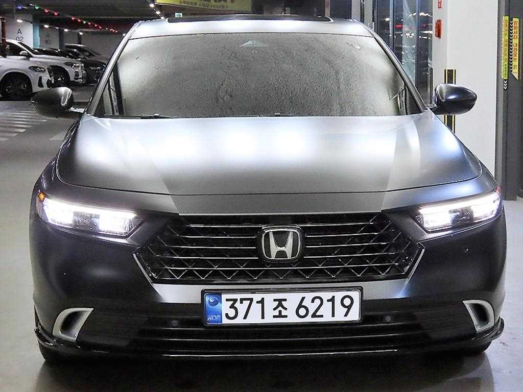 Honda Accord 2.0 Hybrid Touring — фото 2