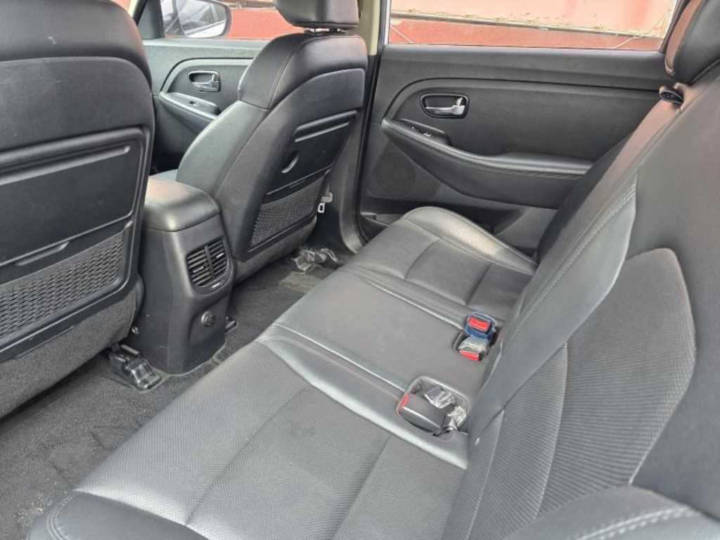 Kia Carens 1.7 VGT Prestige 9