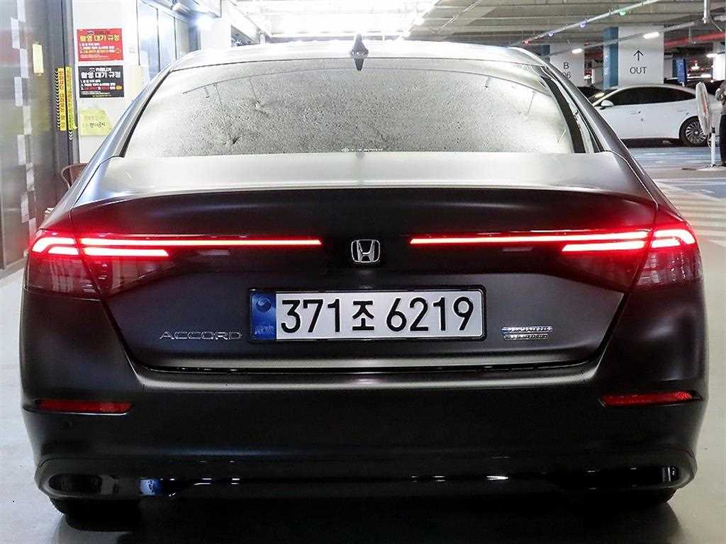 Honda Accord 2.0 Hybrid Touring — фото 5