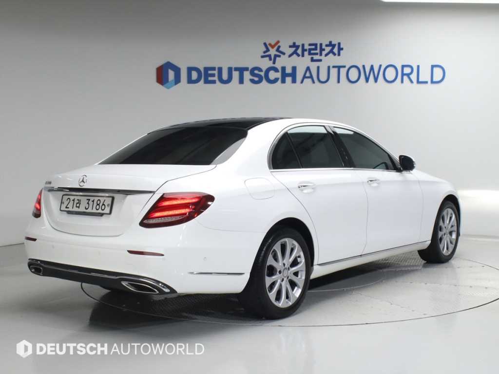 벤츠 E 클래스 E300 익스클루시브 사진 2/20