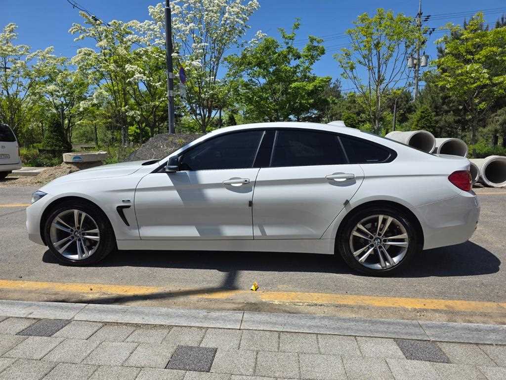 BMW 4시리즈 420d xDRIVE 그란쿠페 사진 2/20