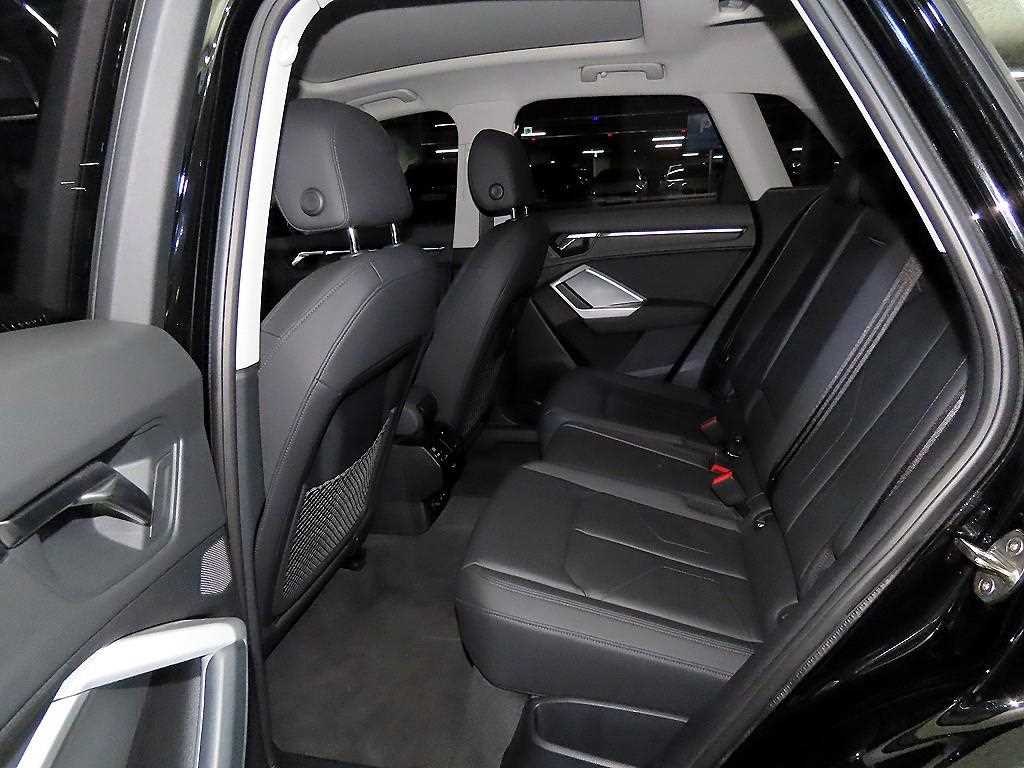 Audi Q3 35 TDI 8