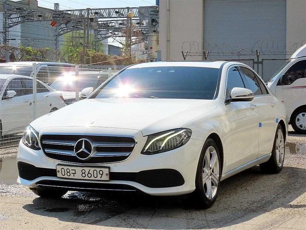 벤츠 E 클래스 E200 아방가르드 사진 2/20