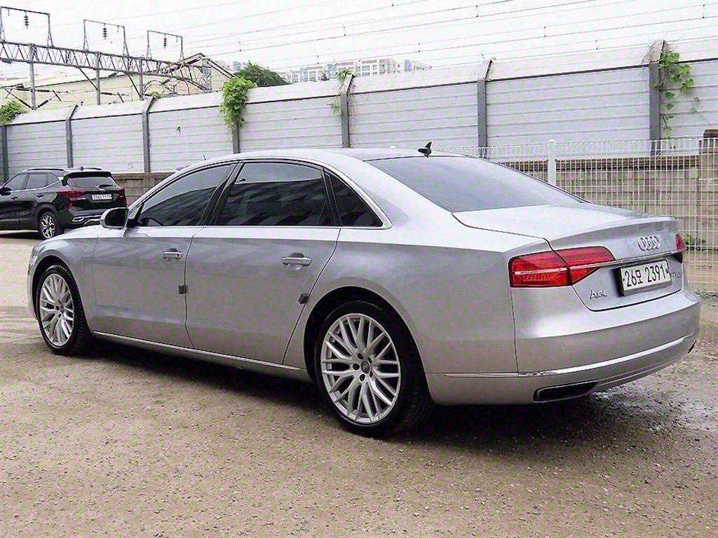 아우디 A8 60 TFSI 콰트로 LWB 사진 2/20