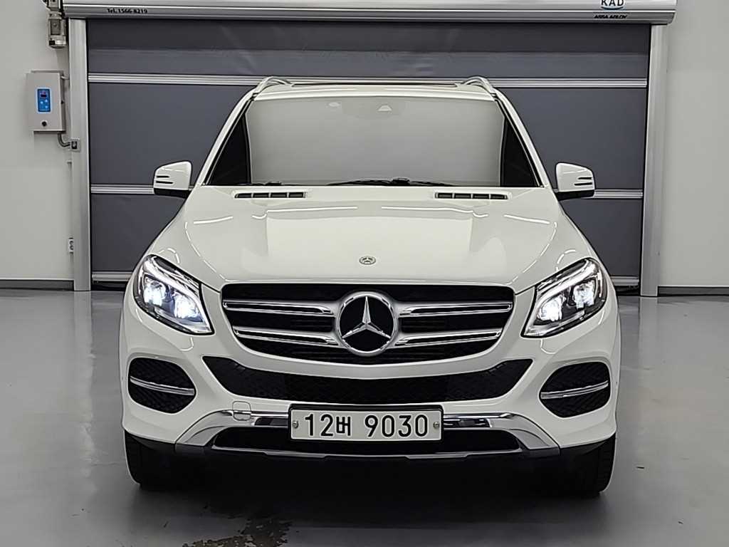 벤츠 GLE 클래스 GLE 350 d 4MATIC 사진 2/19