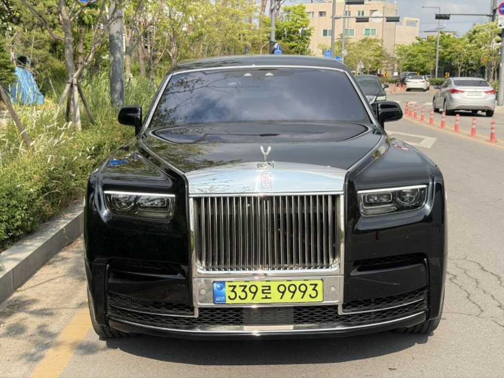 Rolls Royce Phantom 6.7 V12 EWB