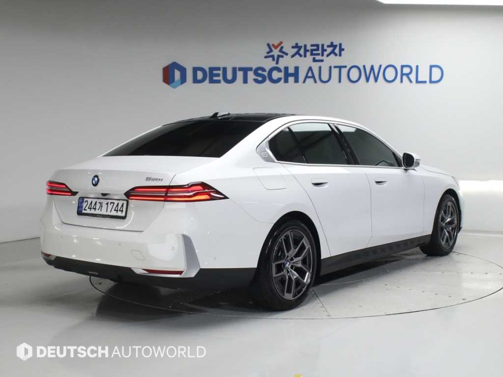 BMW 5시리즈 520i 기본형 사진 2/20
