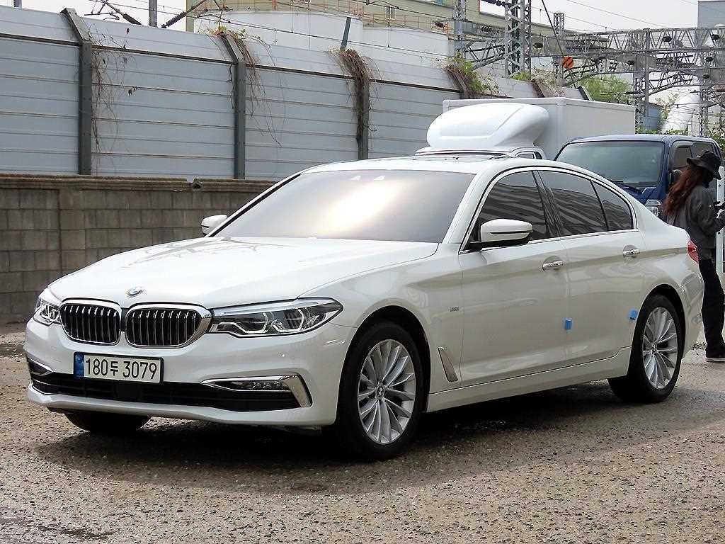 BMW 5시리즈 520d xDrive 럭셔리 플러스 사진 2/20