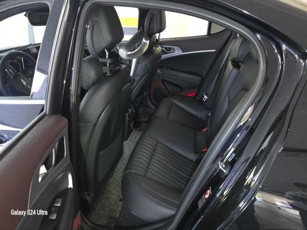 Genesis G70 2.0T Elite 9