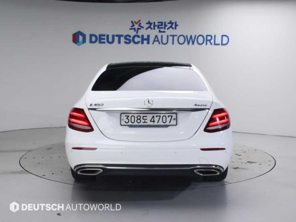Mercedes Benz E class - Vista 4