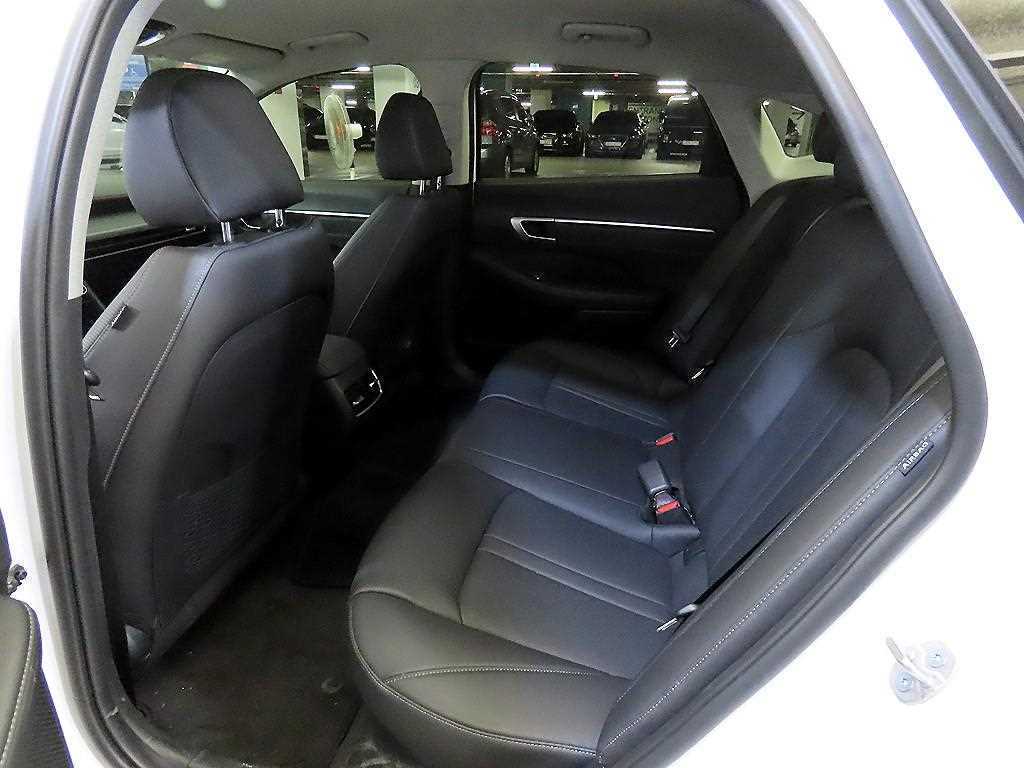 Hyundai Sonata Premium 8