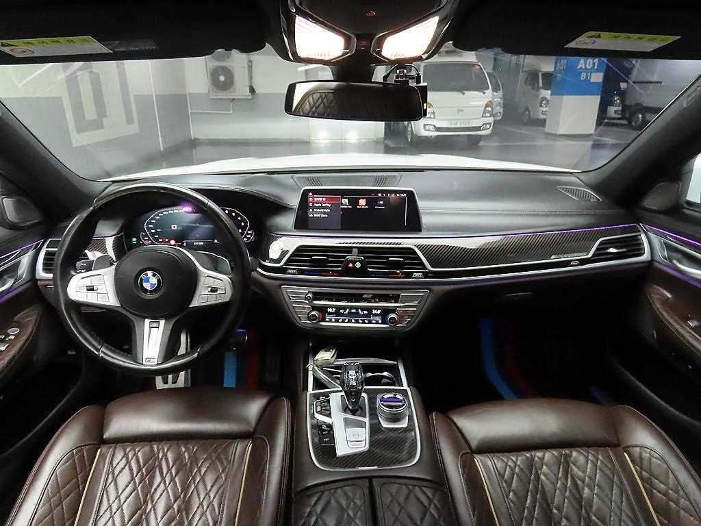 BMW 7 Series 730d xDrive M Sport 9
