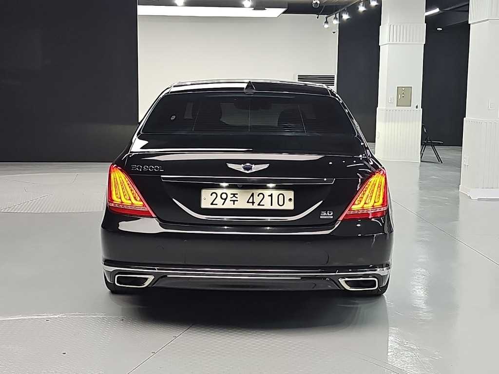 Genesis EQ900 5.0 GDI AWD Limousine Prestige 3