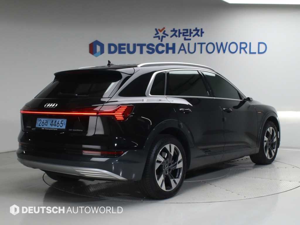 아우디 e-트론 50 콰트로 사진 2/20