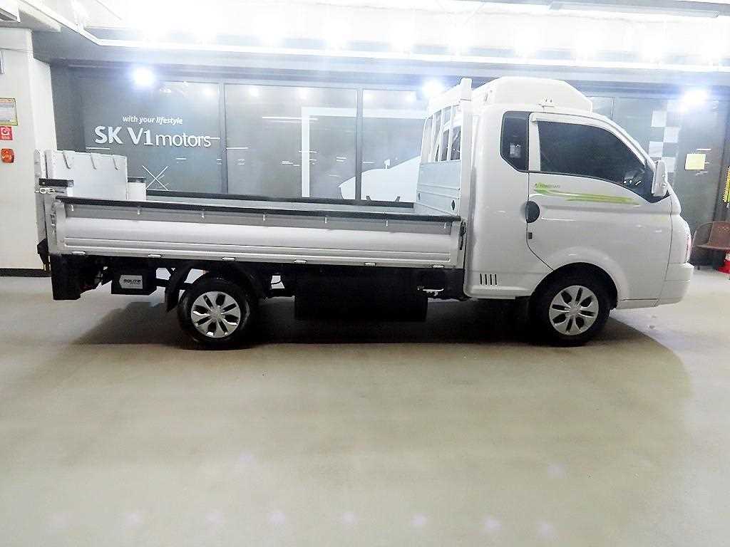 Hyundai Porter 1.0 Ton/ Super Cab/ Long Wheelbase 4