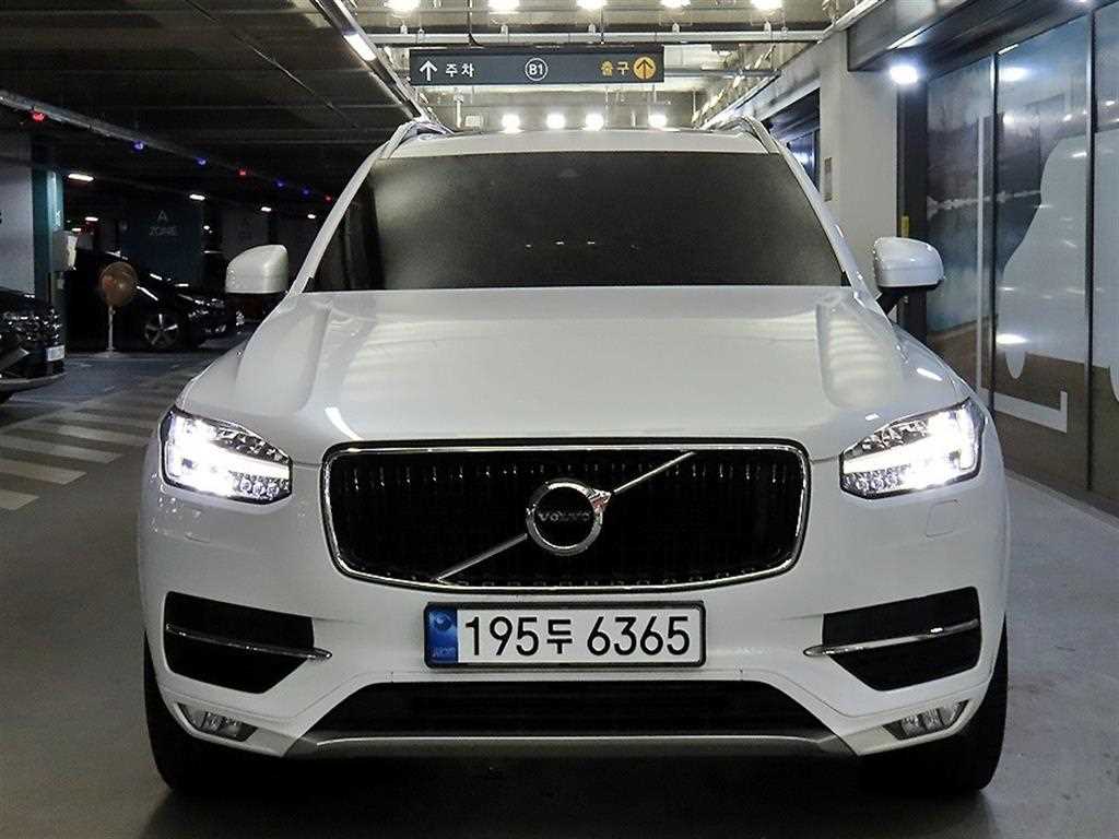 볼보 XC90 2.0 D5 AWD 모멘텀 사진 2/20