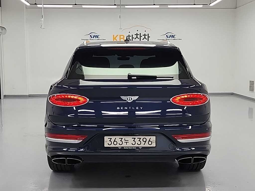 벤틀리 벤테이가 4.0 V8 사진 2/18
