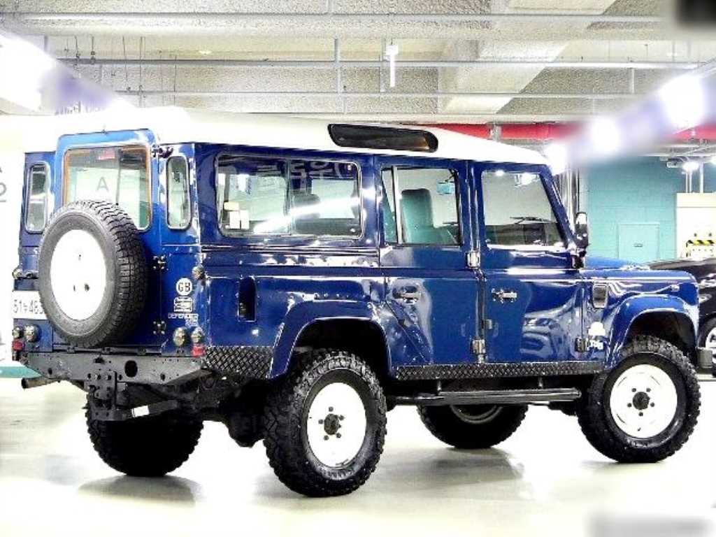 Land Rover Defender 110 — фото 4