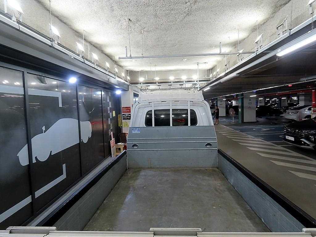 Hyundai Porter 1.0 Ton/ Super Cab/ Long Wheelbase 7