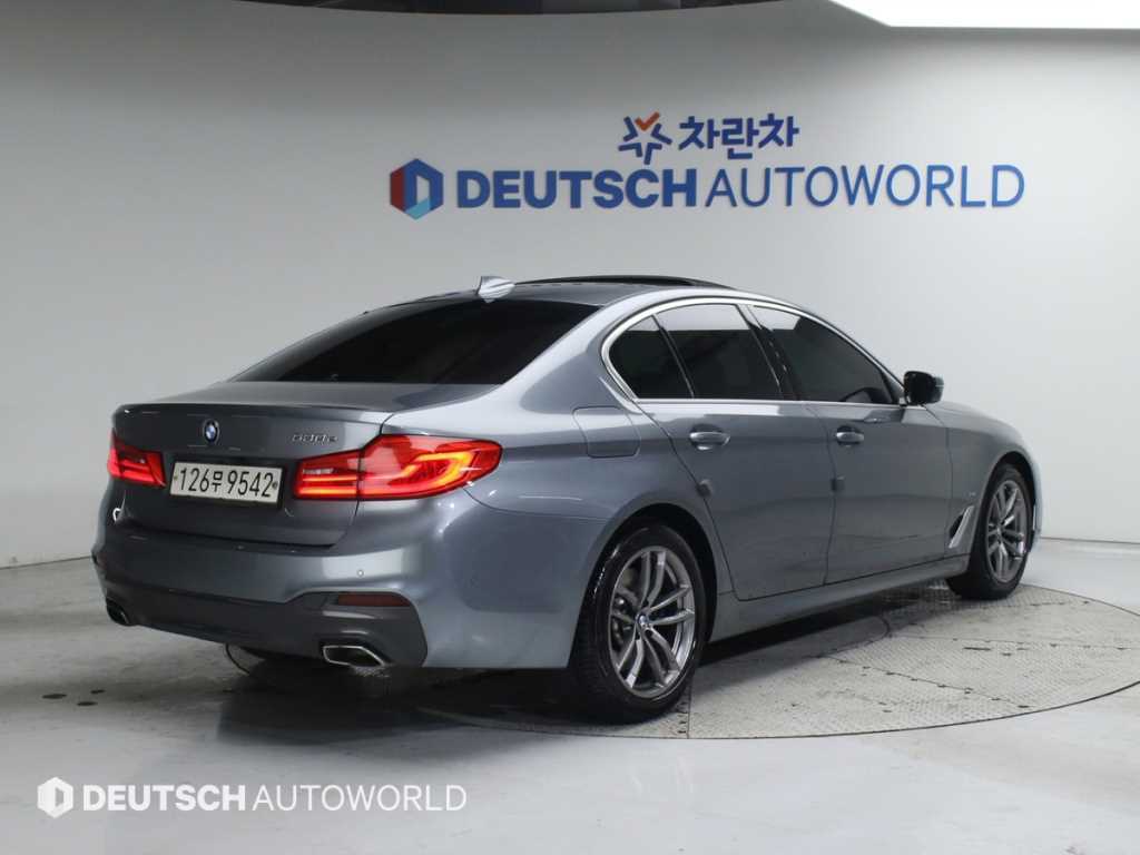 BMW 5시리즈 530e M 스포츠 사진 2/20