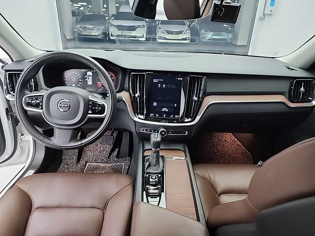 Volvo S60 T5 Momentum 8