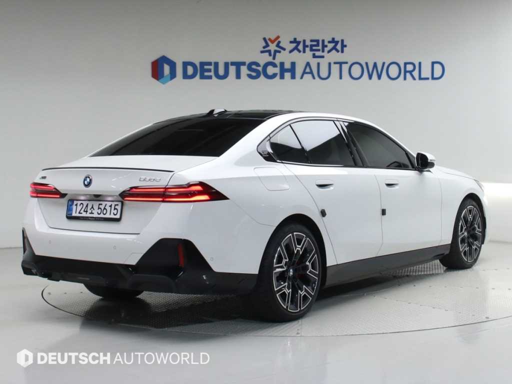 BMW 5시리즈 530e xDrive M 스포츠 프로 사진 2/20