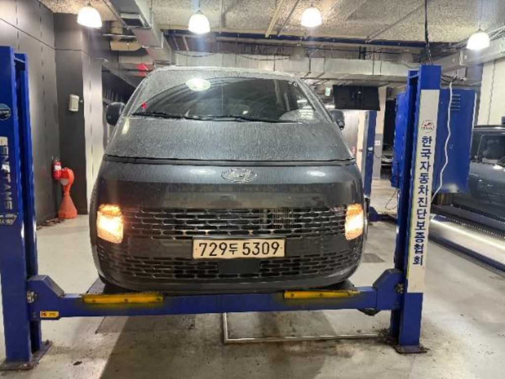 Hyundai Staria 2WD Diesel Tourer Modern