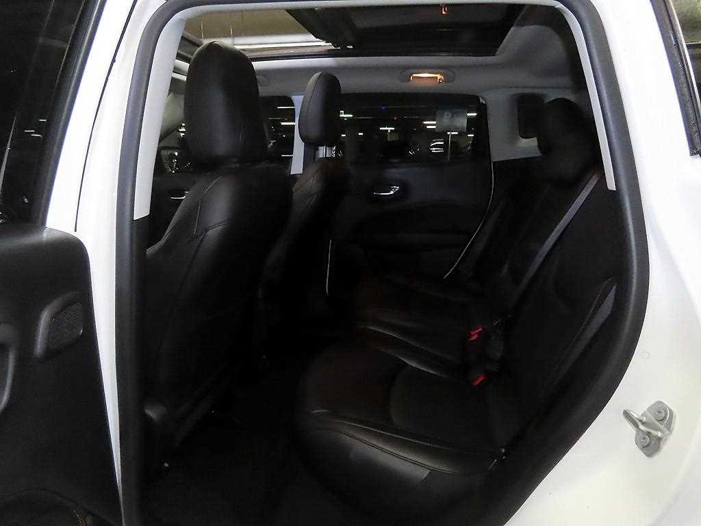 Jeep Compass 2.4 2WD Limited 8