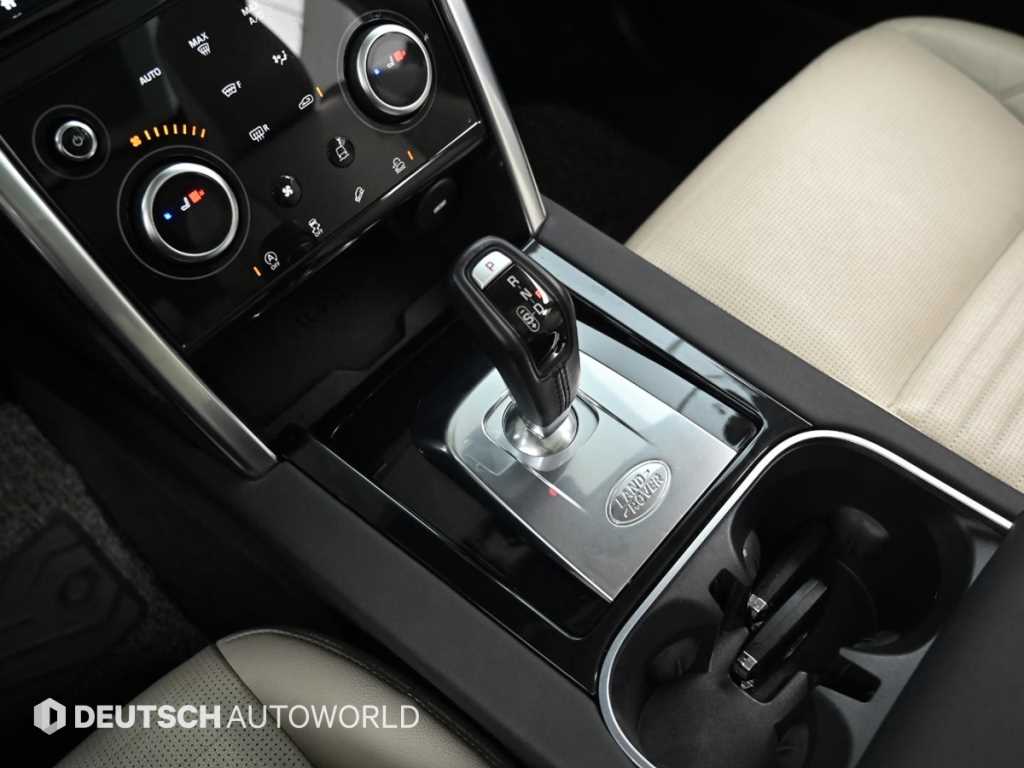 Land Rover Discovery Sport P250 SE 10