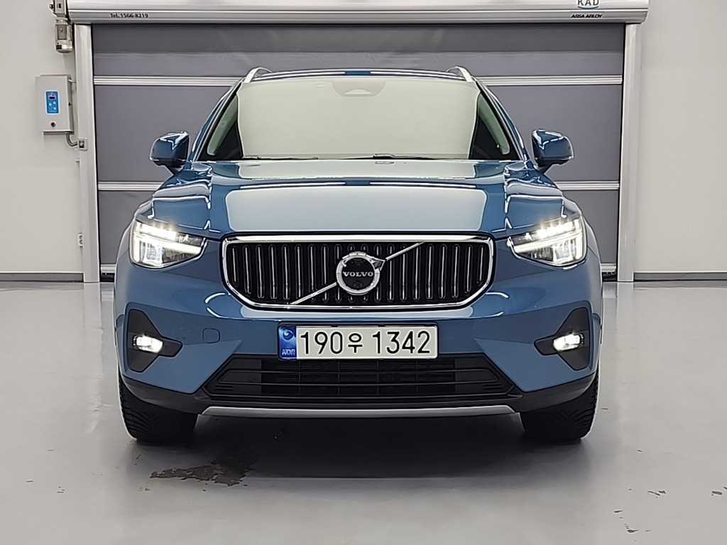 볼보 XC40 B4 AWD 얼티메이트 브라이트 사진 2/18