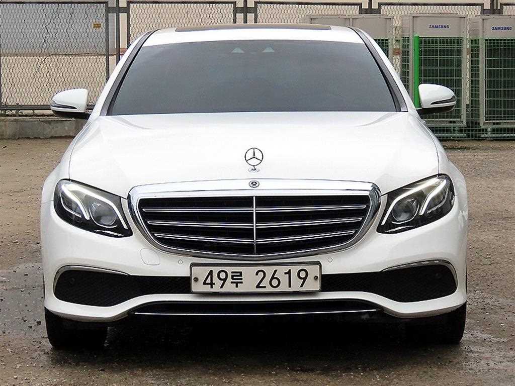 벤츠 E 클래스 E220d 4MATIC 익스클루시브 사진