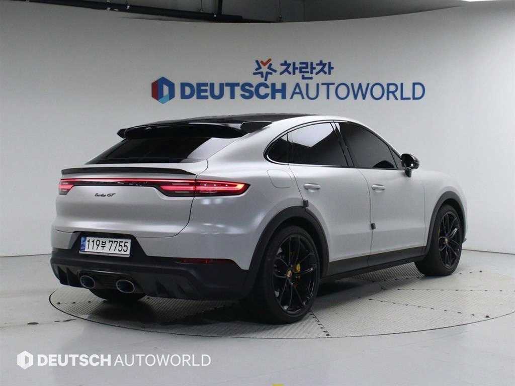 포르쉐 카이엔 4.0 터보 GT 쿠페 사진 2/20