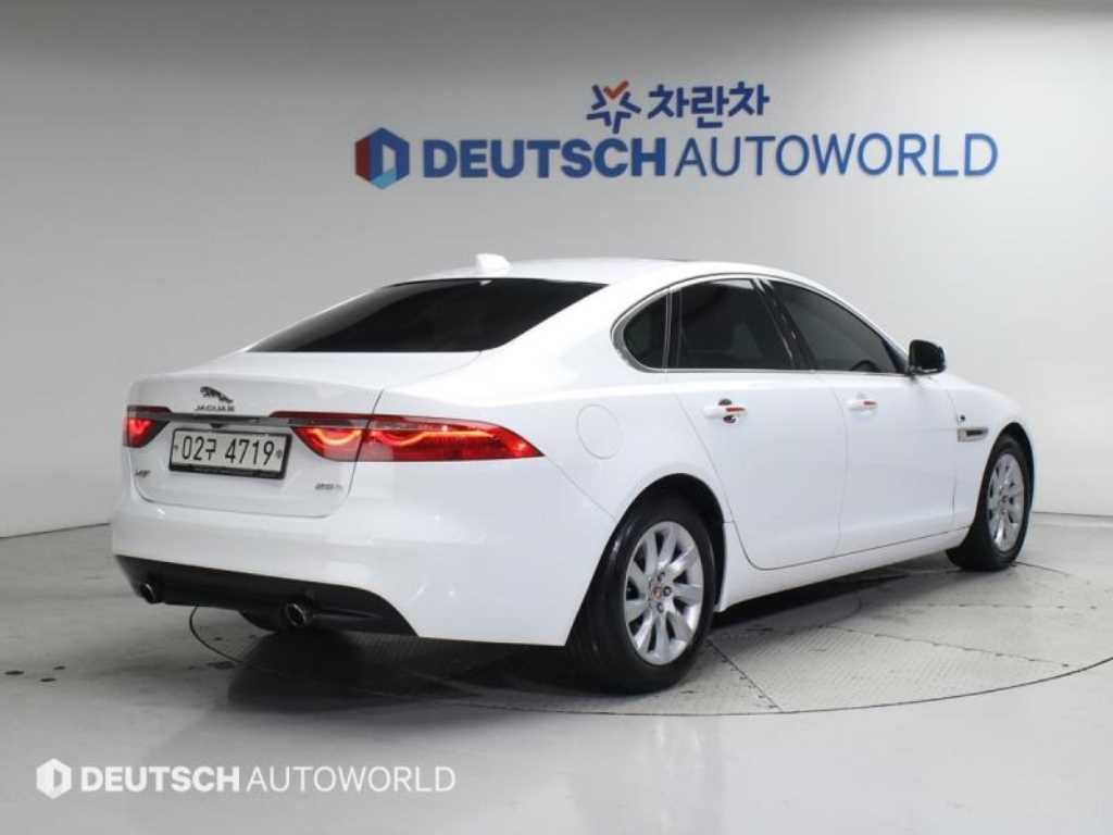 재규어 XF 2.5T 프레스티지 사진 2/20