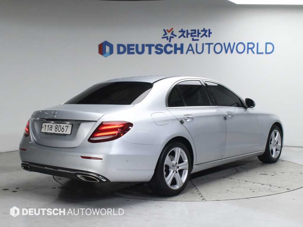 벤츠 E 클래스 E200 아방가르드 사진 2/20