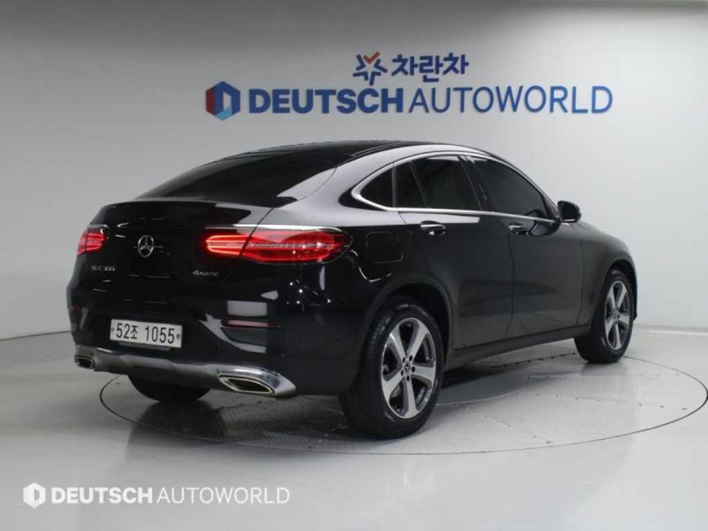 벤츠 GLC 클래스 GLC 300 4MATIC 쿠페 사진 2/20