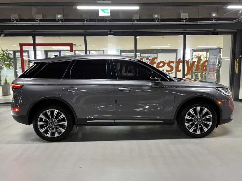 Lincoln Corsair 2.0 Reserve AWD 4