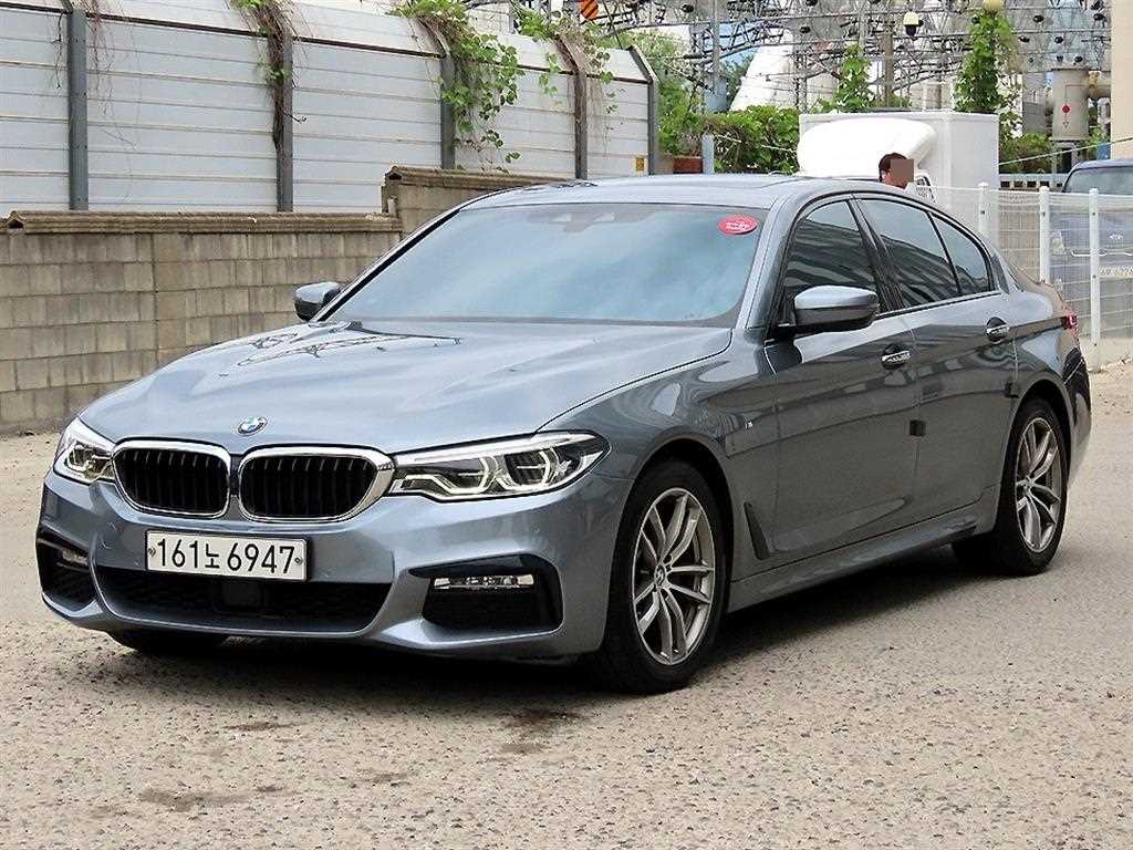 BMW 5시리즈 520d M 스포츠 사진 2/20
